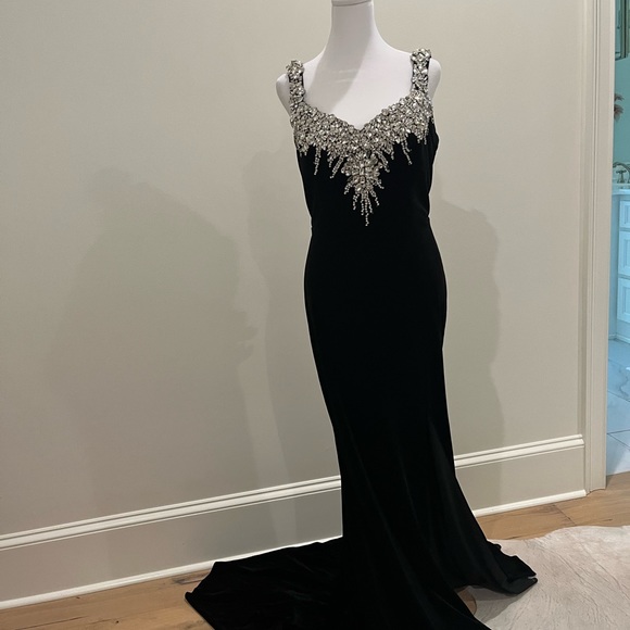 Beautiful with tags Black Velvet and Rhinestone evening gown - Picture 2 of 5